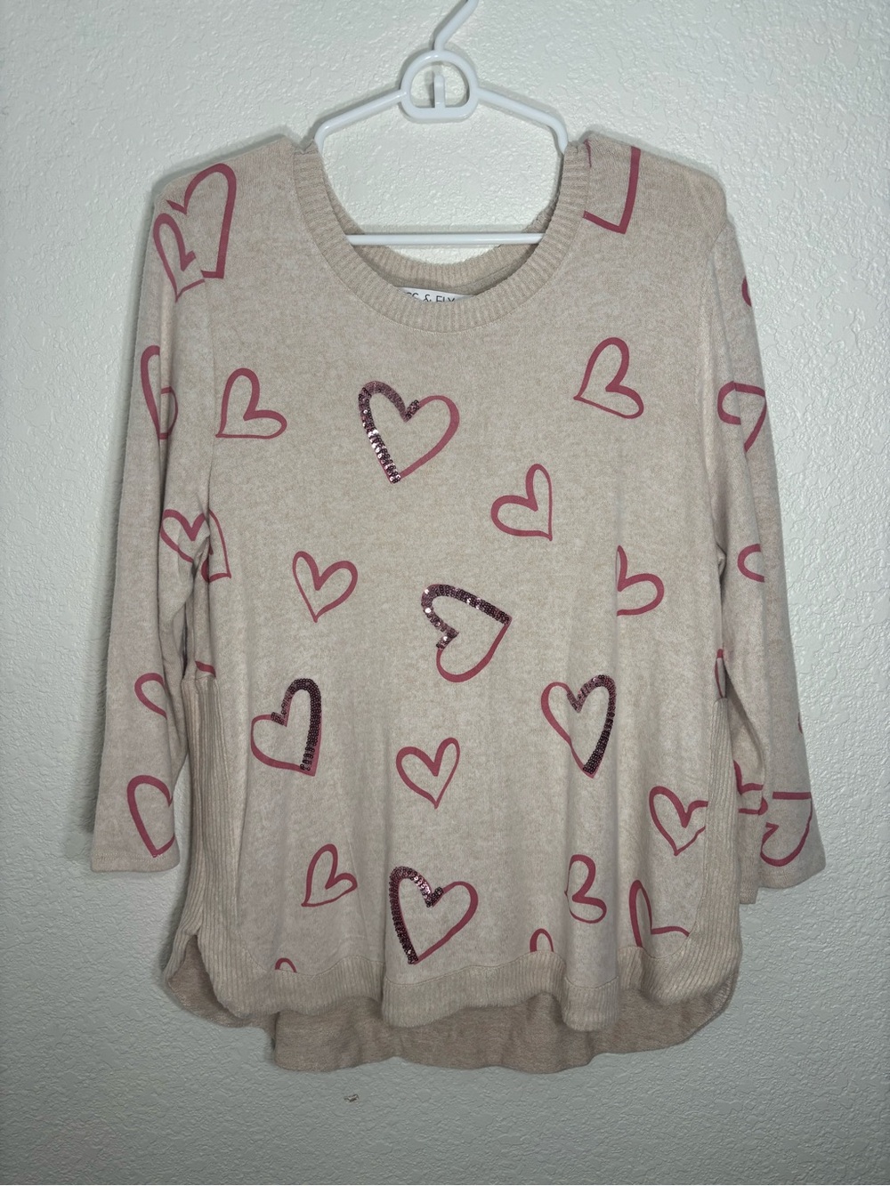 NWT Women’s Kiss & Fly Heart Graphic Long Sleeve w/ Sequin Detail